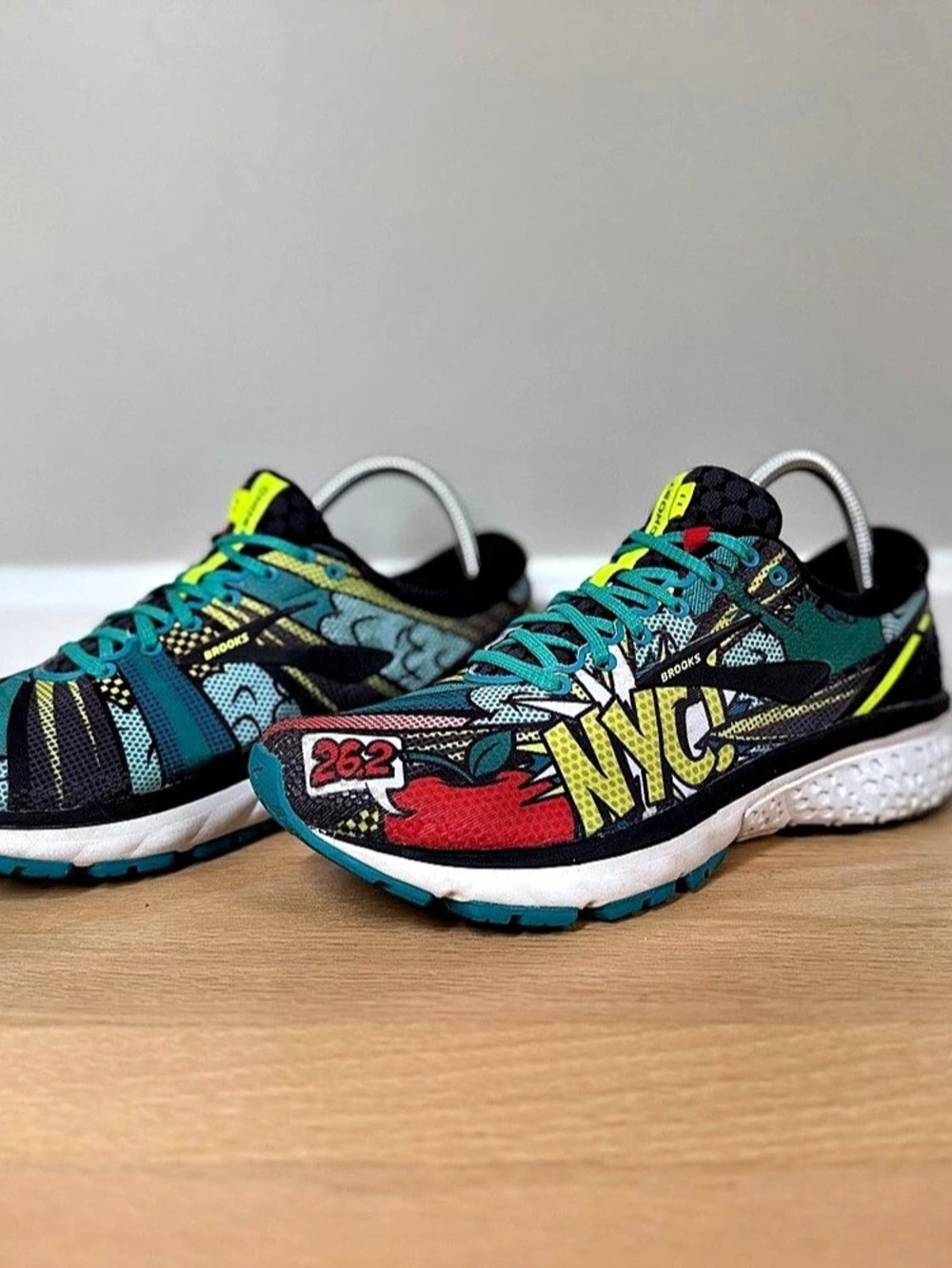 Brooks Ghost 11 NYC 26.2 Graphic Running Sneaker Woman’s 9 Medium B 1202771B041